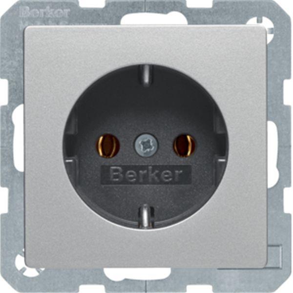 Berker Steckdose SCHUKO mit SLk Q.x alu sam Berker Steckdose SCHUKO mit SLk Q.x alu sam