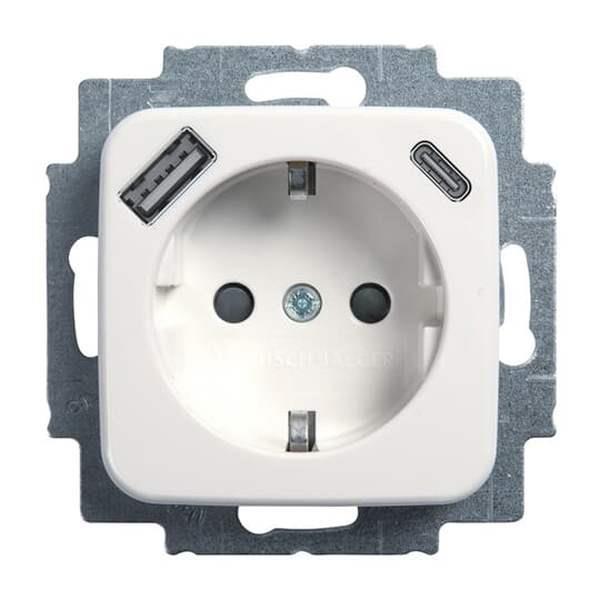 Busch-Jäger SCHUKO®-/USB-A+C Steckdose Safety+