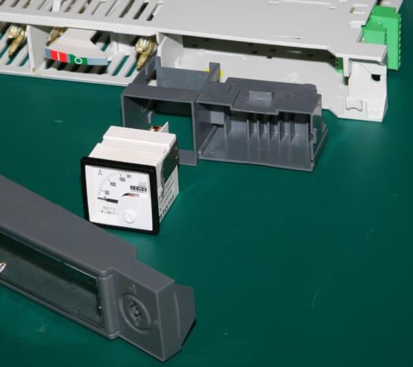 ABB XR Bimetall Ampèremeter 0-150-180/5A mit Schlepzeiger 48x48mm